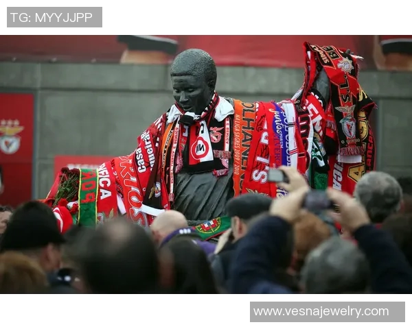 曼城为席尔瓦举行感人告别仪式，球迷送别传奇